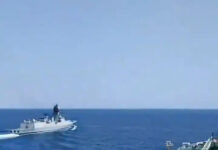 Ινδικά πολεμικά συνοδεύουν δεξαμενόπλοια που μόλις πέρασαν τα Στενά του Ορμούζ